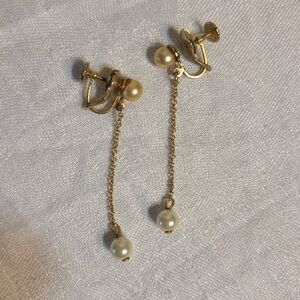 Vintage gold pearl earrings